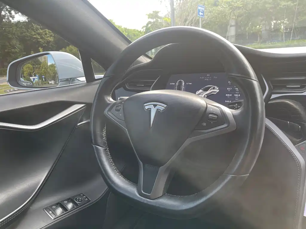 Tesla Model S — миниатюра 20