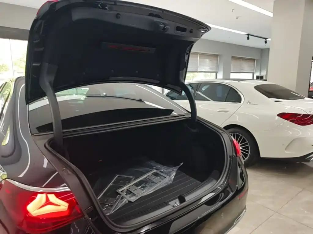 Mercedes-Benz E-Class — миниатюра 19