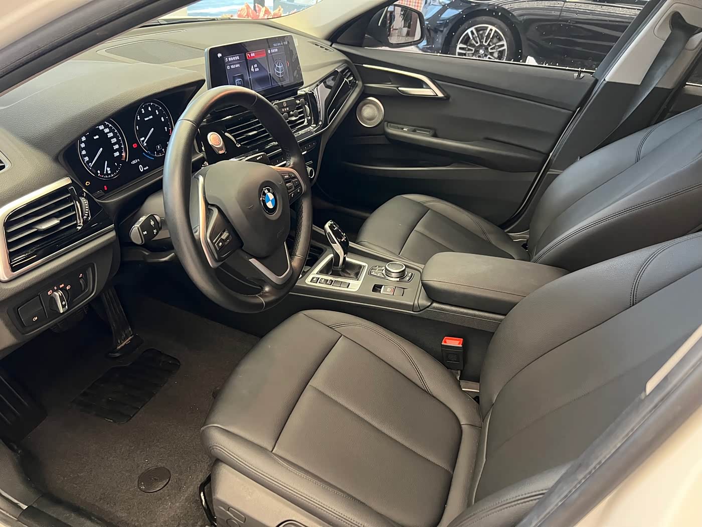 BMW 1 Series 1.5 л 2021 г. Белый, пробег 13000 км