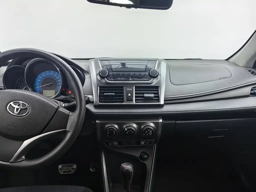 Toyota Yaris L — миниатюра 12