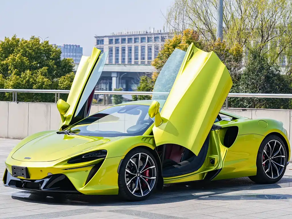 MCLAREN ARTURA