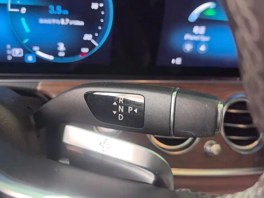 Mercedes-Benz E-Class — миниатюра 16