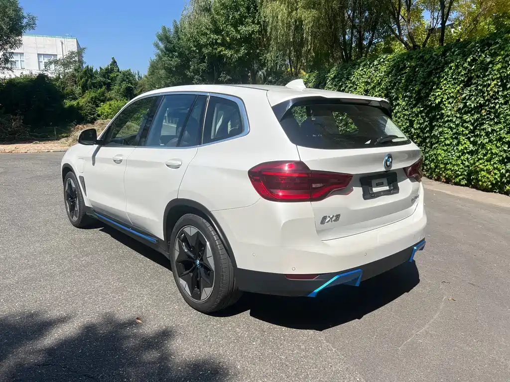 BMW iX3 — миниатюра 7