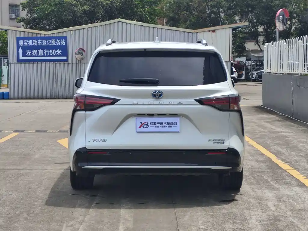 Toyota Sienna — миниатюра 6
