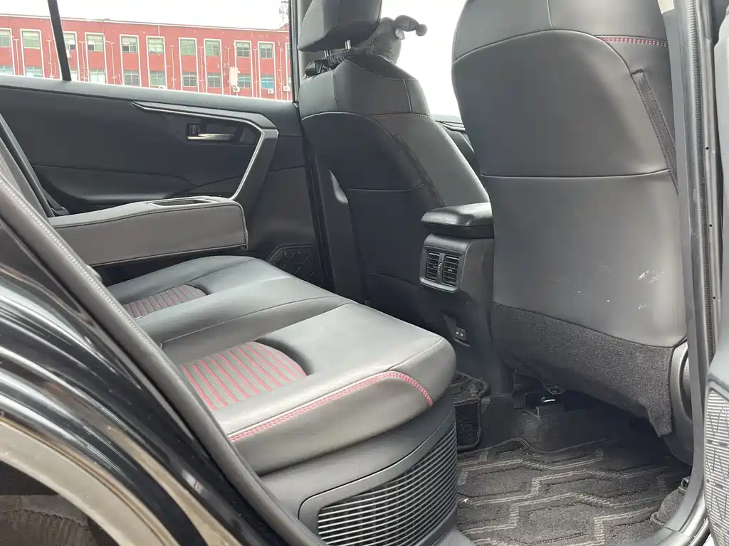Toyota RAV4 Prime — миниатюра 10