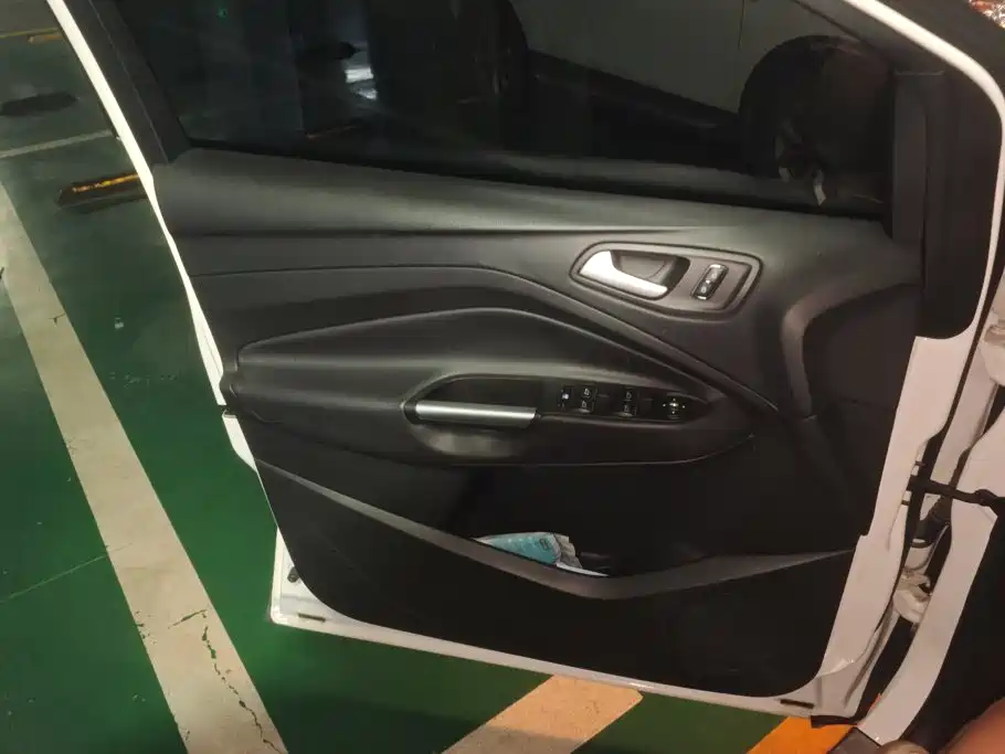 Ford Kuga — миниатюра 7