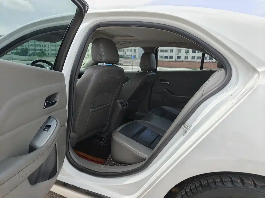 Chevrolet Malibu 2012 2.0L AT Luxury