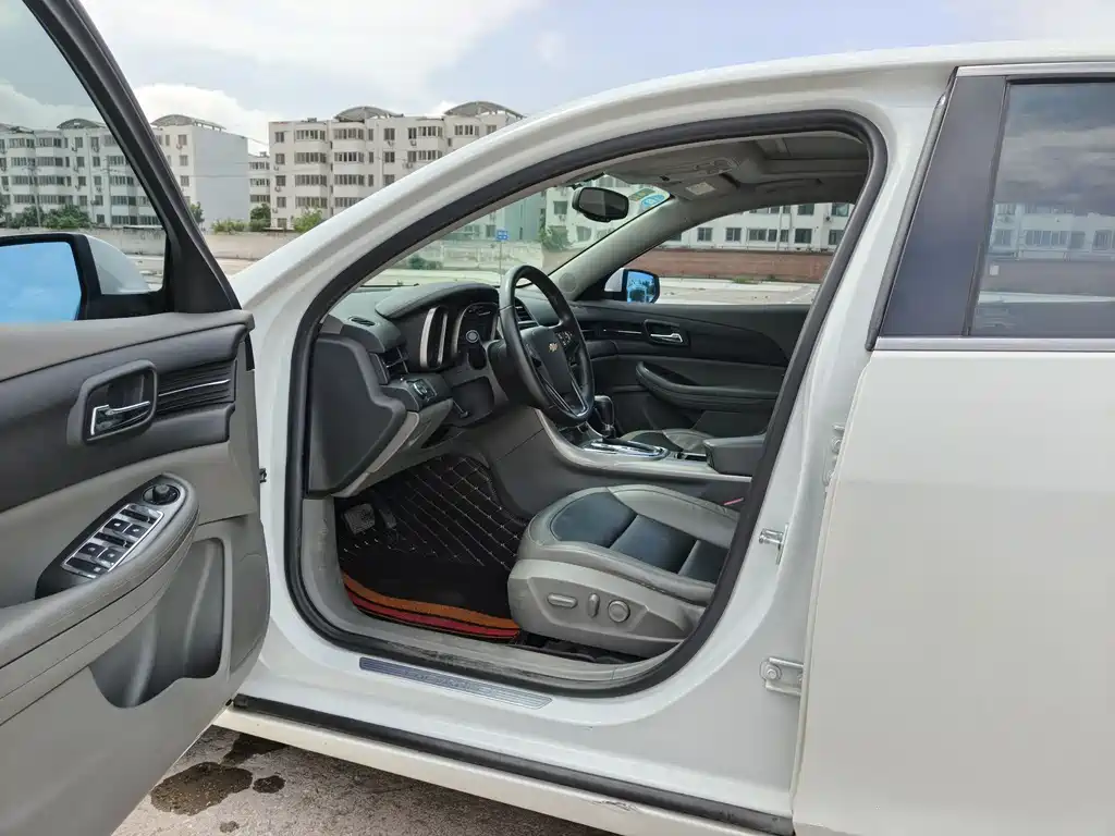 Chevrolet Malibu 2012 2.0L AT Luxury