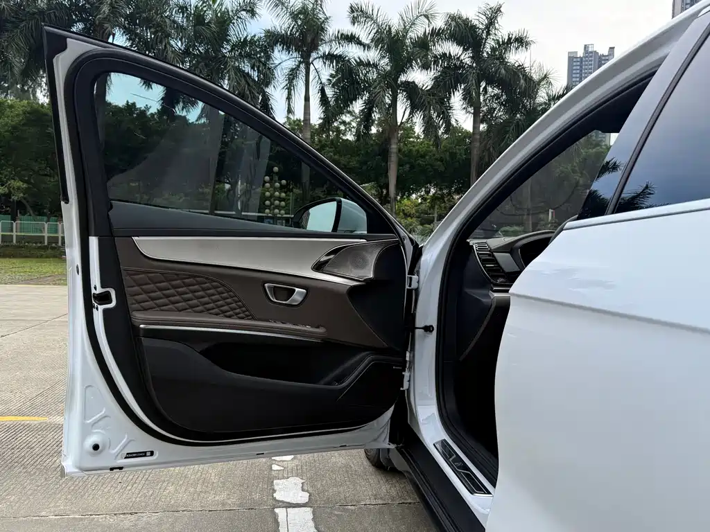 BYD Han — миниатюра 5