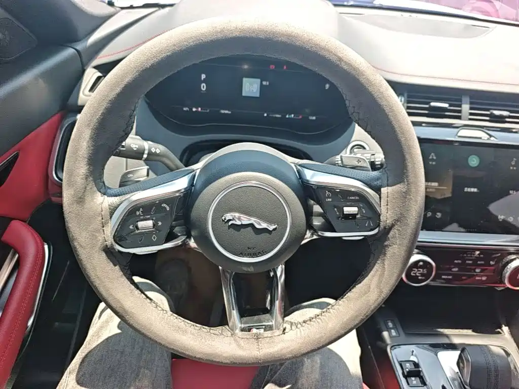 Jaguar E-PACE — миниатюра 11