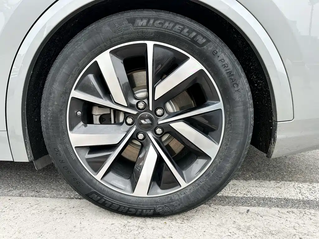 Li Auto L8 2023 Pro
