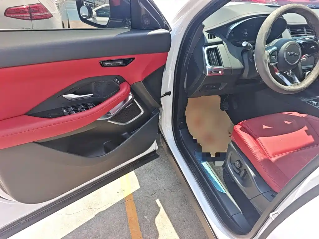 Jaguar E-PACE — миниатюра 16
