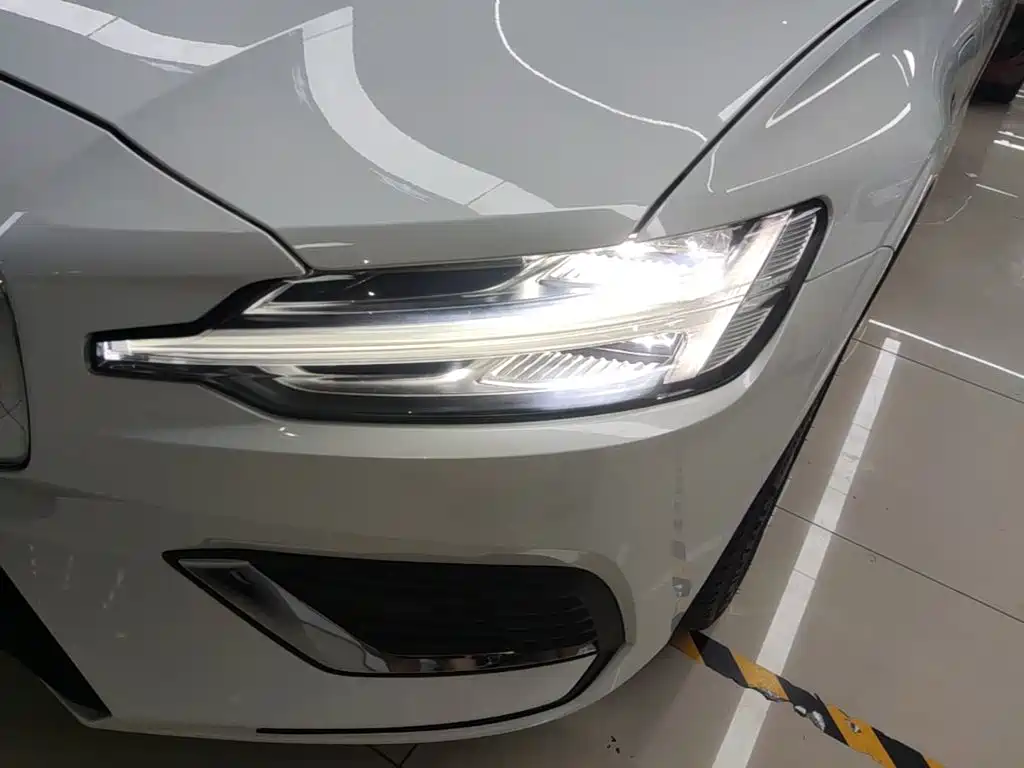 Volvo S60 PHEV — миниатюра 24