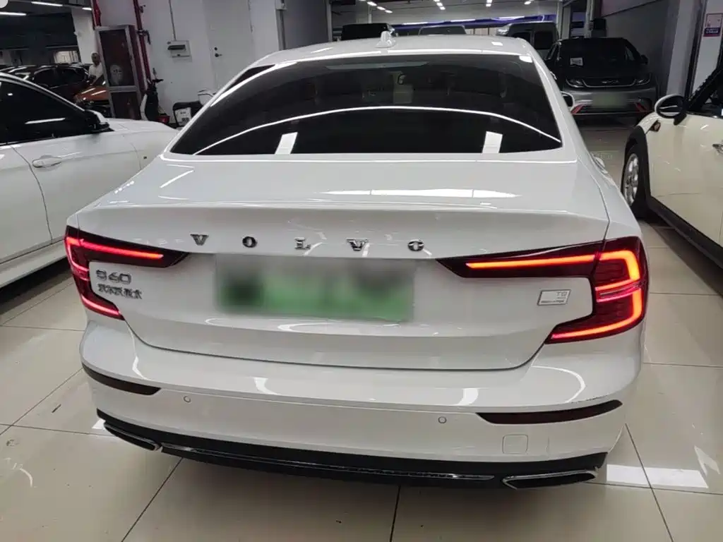 Volvo S60 PHEV — миниатюра 6