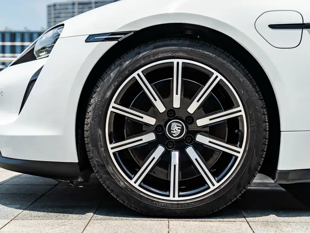 Porsche Taycan — миниатюра 11
