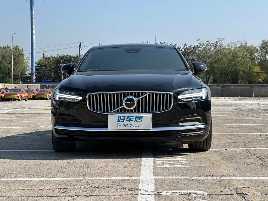 VOLVO  S90