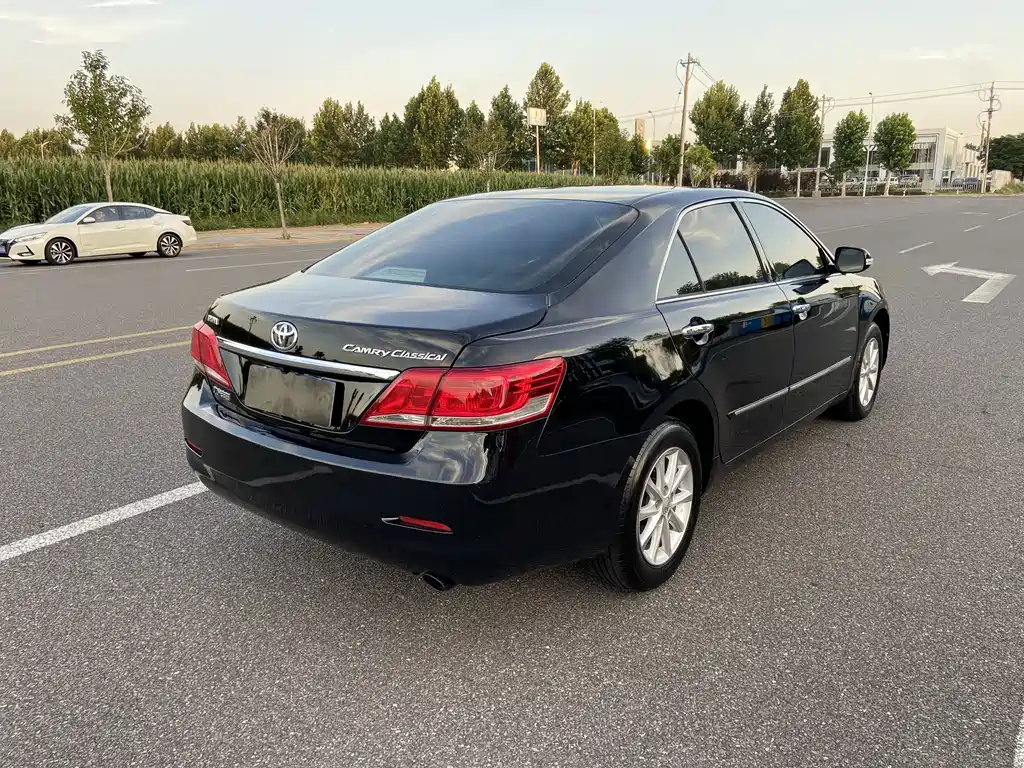 Toyota Camry — миниатюра 4