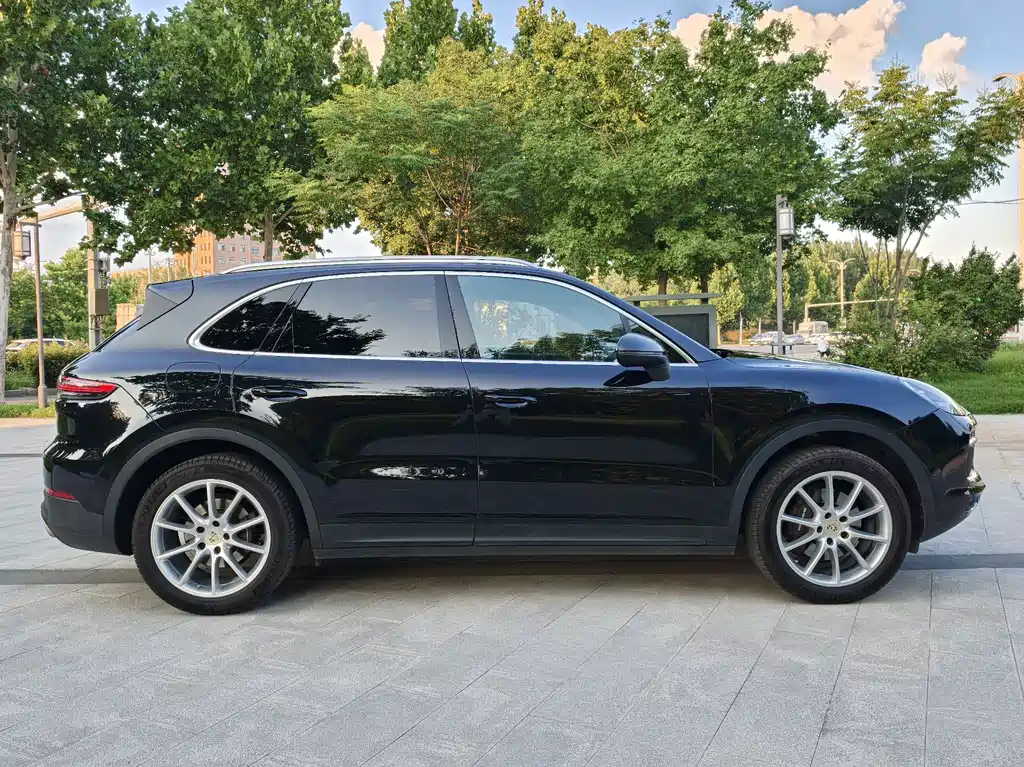 Porsche Cayenne — миниатюра 6