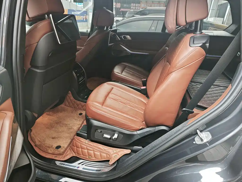 BMW X7 — миниатюра 10