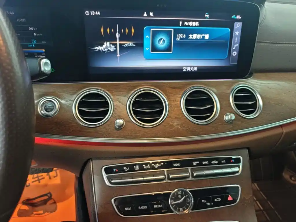 Mercedes-Benz E-Class — миниатюра 13