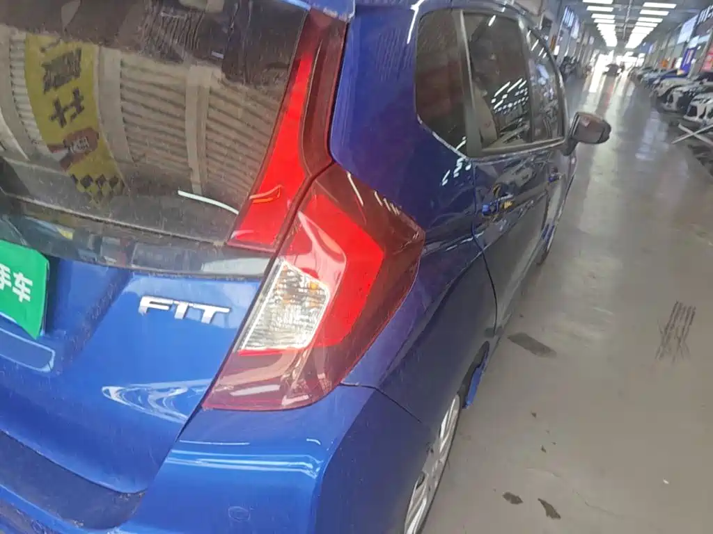 Honda Fit — миниатюра 8
