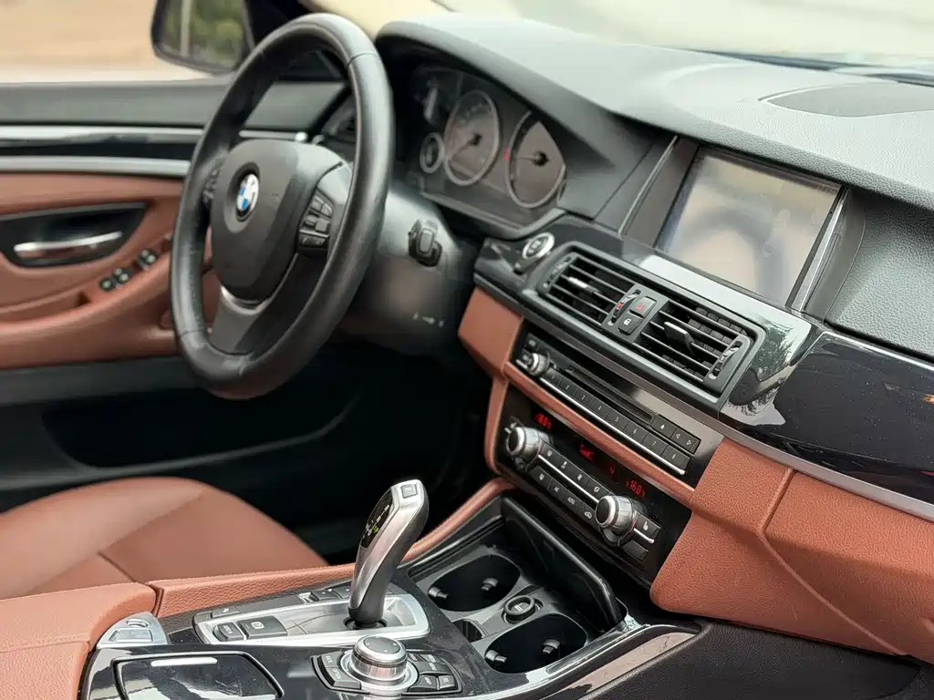 BMW 5 Series — миниатюра 24