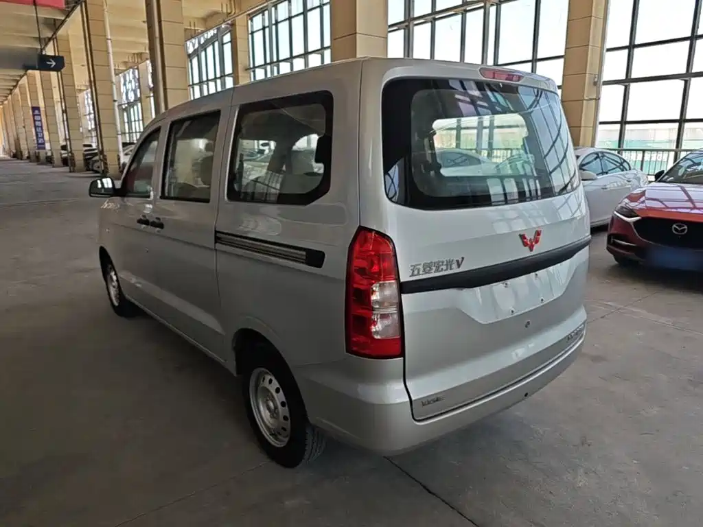Wuling Hongguang V — миниатюра 5