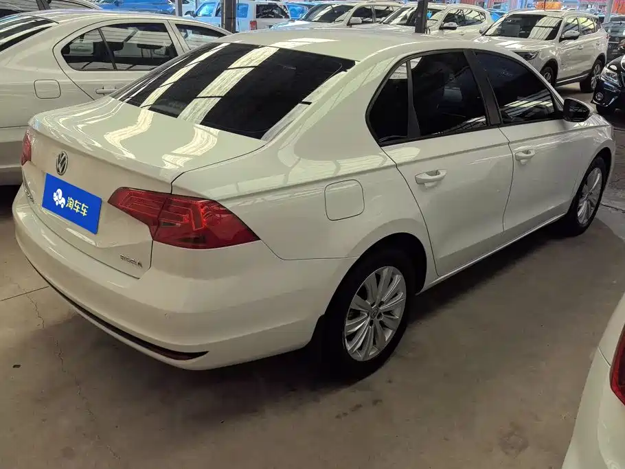 Volkswagen Bora — миниатюра 3