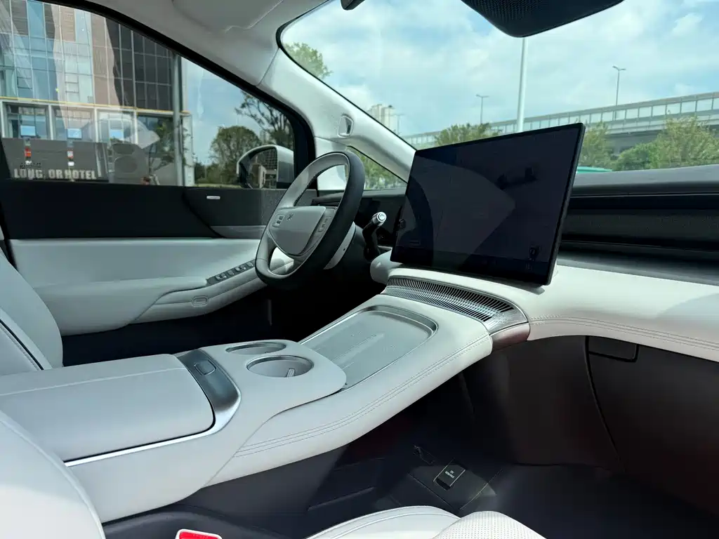 XPeng X9 — миниатюра 12