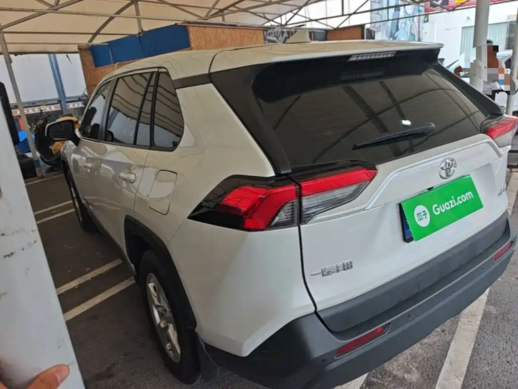 Toyota RAV4 — миниатюра 5