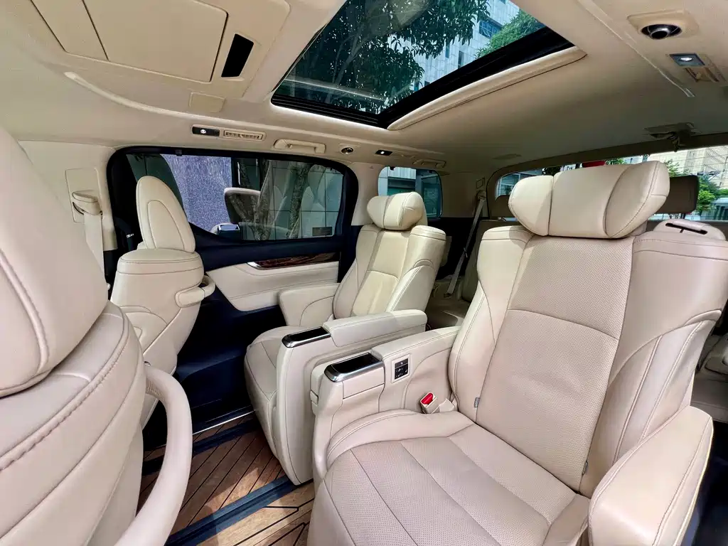 Toyota Alphard — миниатюра 16