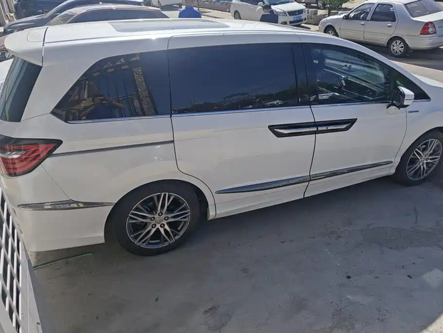 Honda Elysion — миниатюра 3
