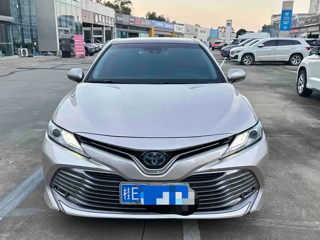 Toyota Camry — миниатюра 2