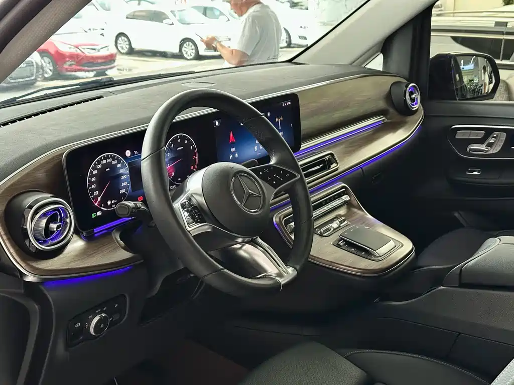 Mercedes-Benz V-Class — миниатюра 10