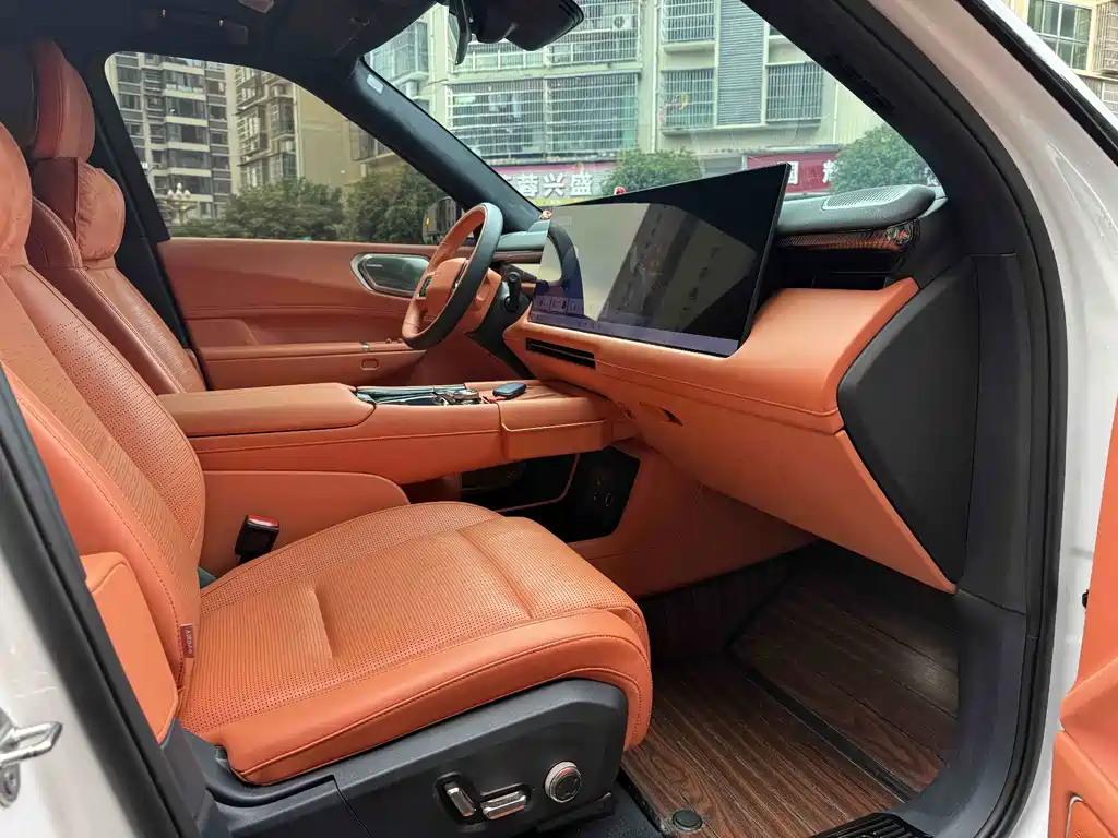 Lynk & Co Рука 900. — миниатюра 12