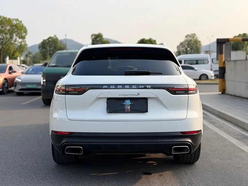 Porsche Cayenne — миниатюра 12
