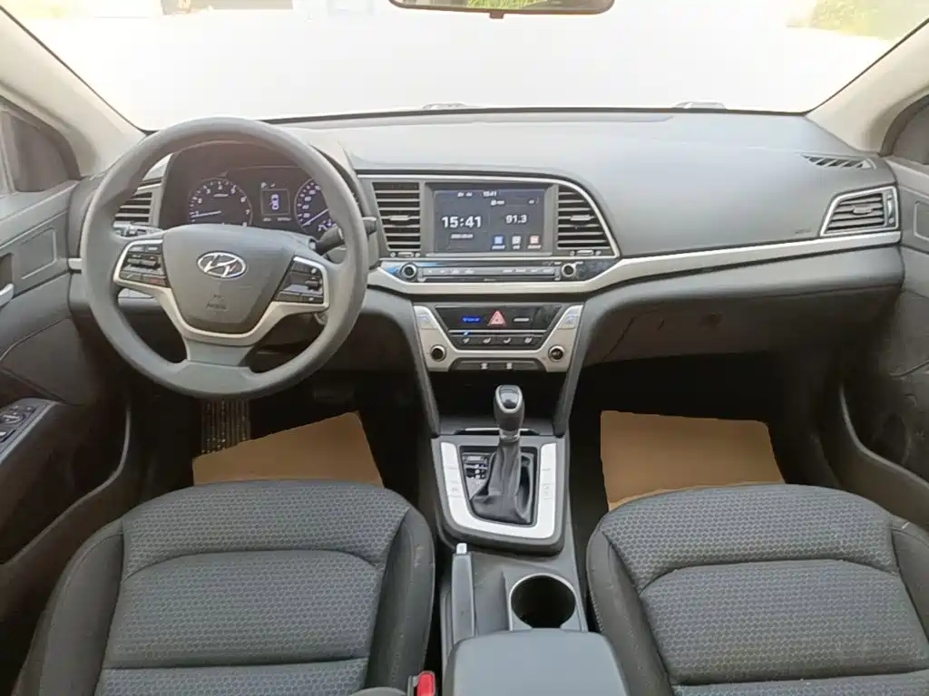 Hyundai Elantra — миниатюра 10