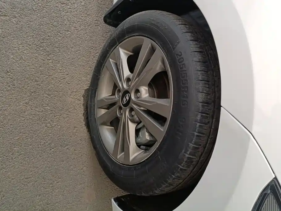 Hyundai Elantra — миниатюра 6