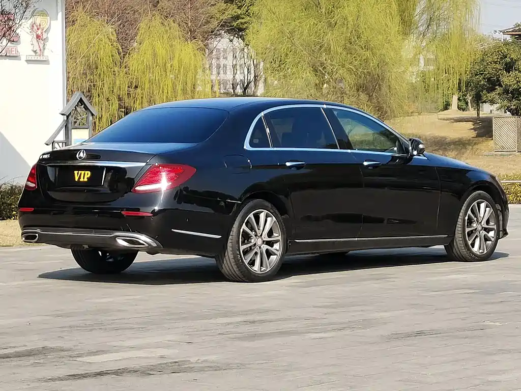 MERCEDES-BENZ E CLASS