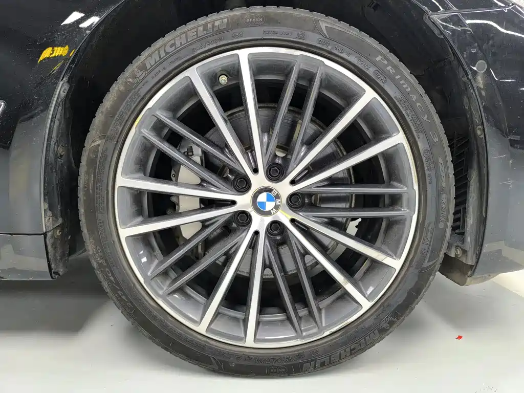 BMW 5 Series — миниатюра 15