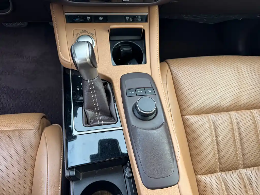 Lexus ES — миниатюра 9