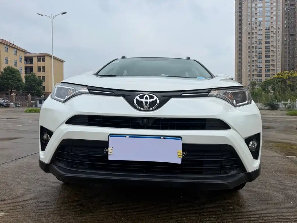 Toyota RAV4 — миниатюра 2
