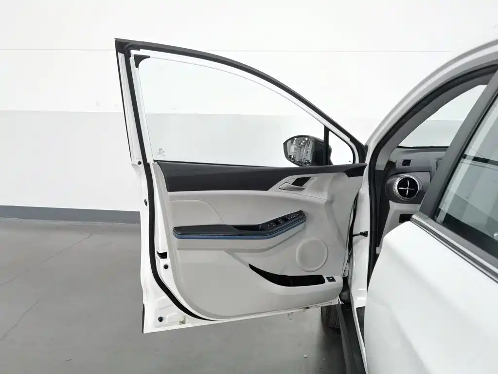 BYD Yuan Pro — миниатюра 8