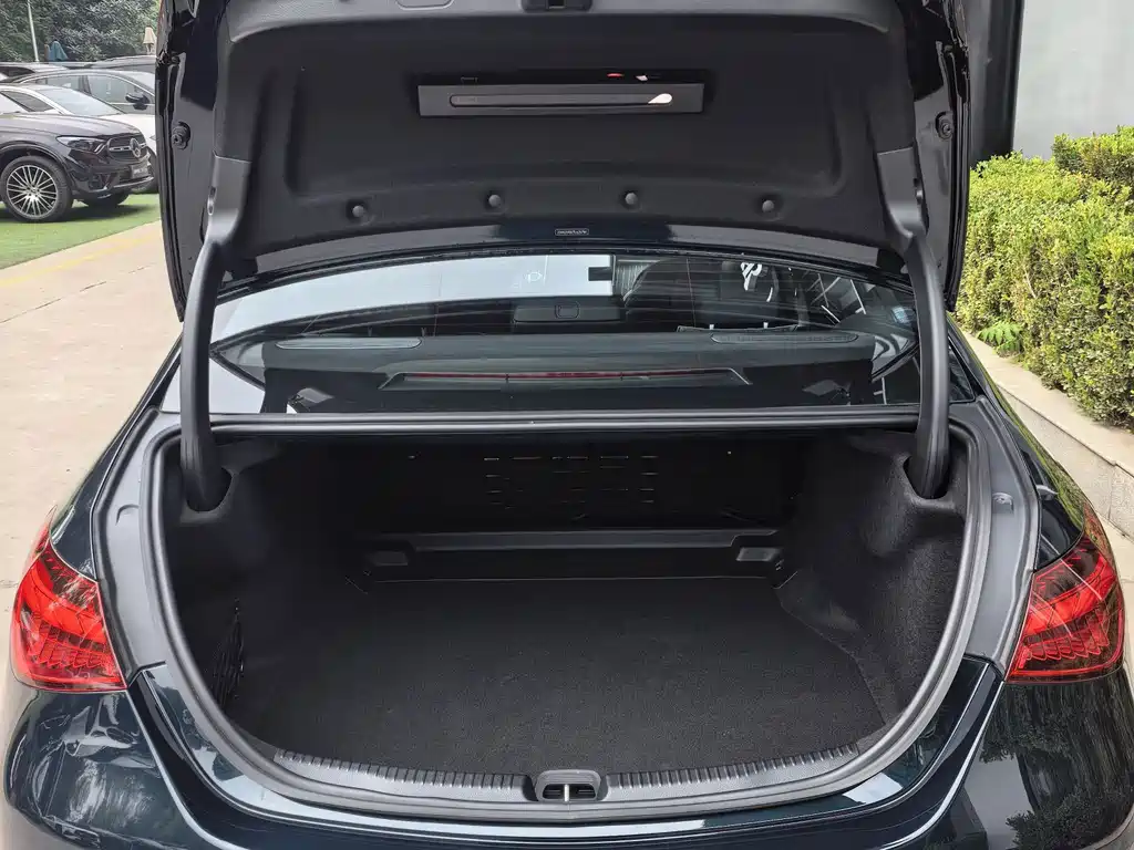 Mercedes-Benz C-Class — миниатюра 10