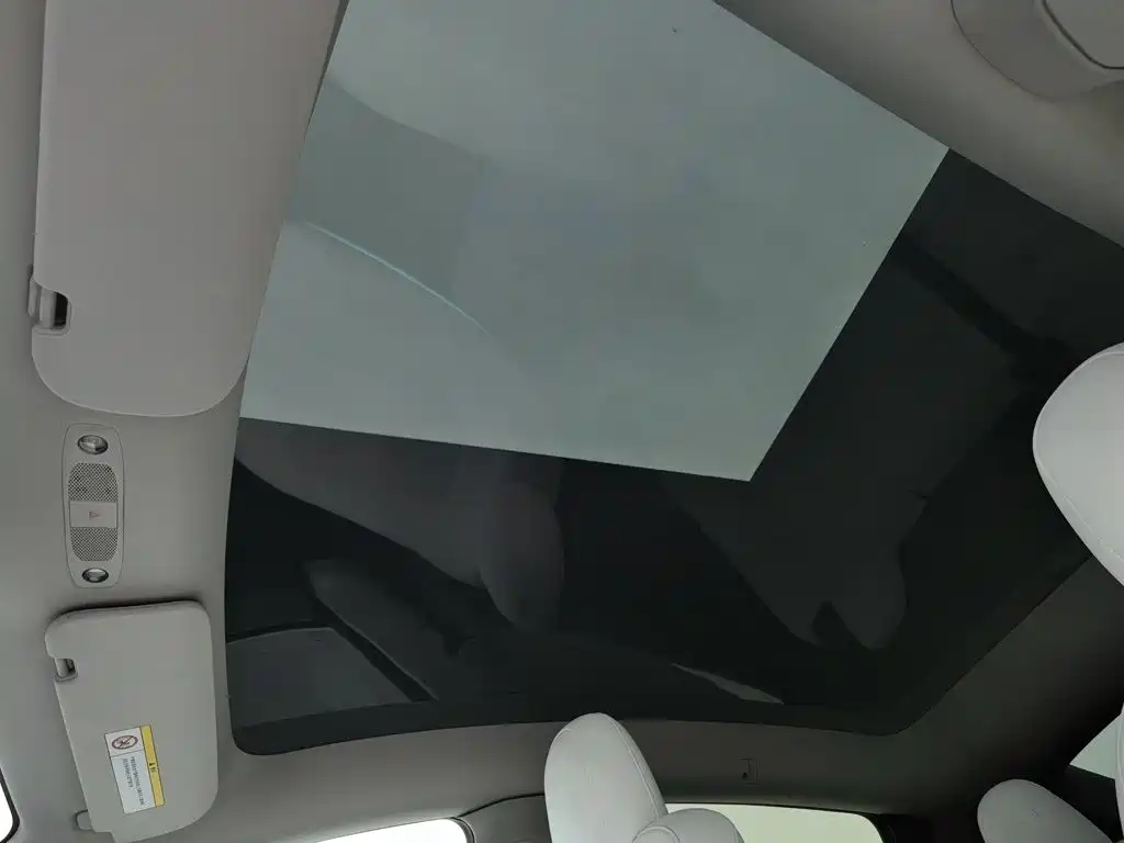 Tesla Model Y — миниатюра 14