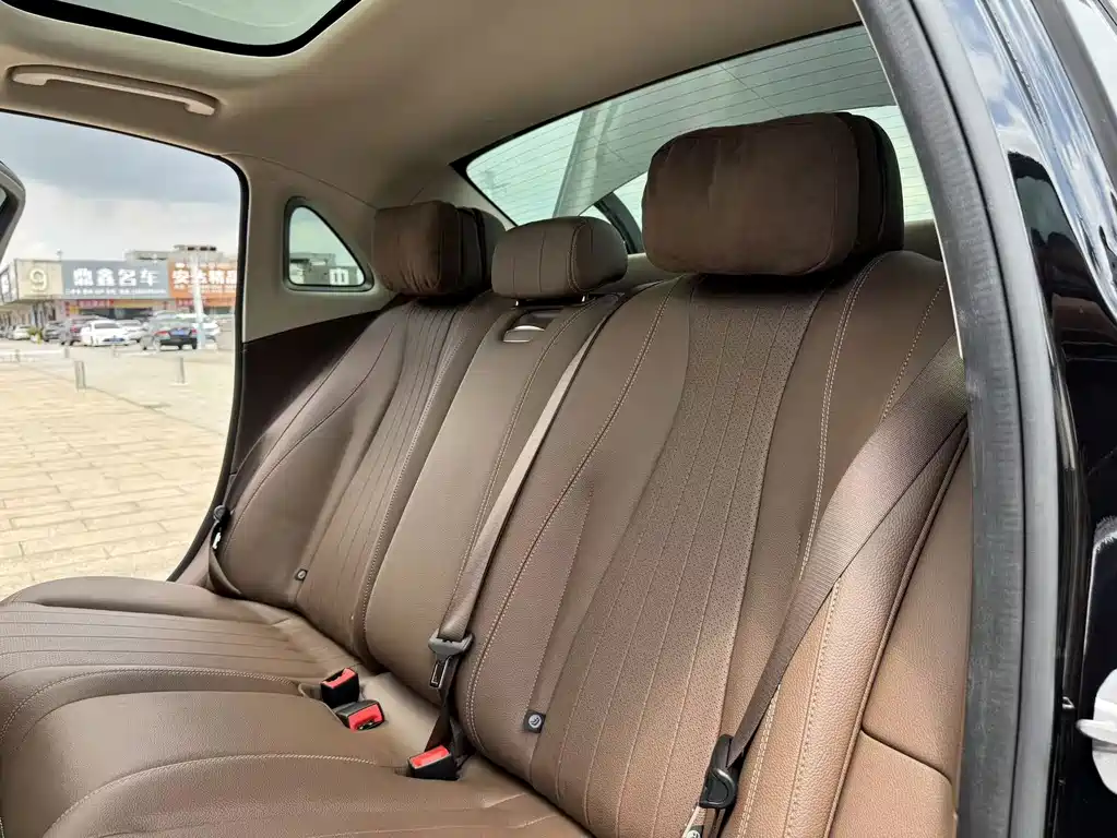 Mercedes-Benz E-Class — миниатюра 17