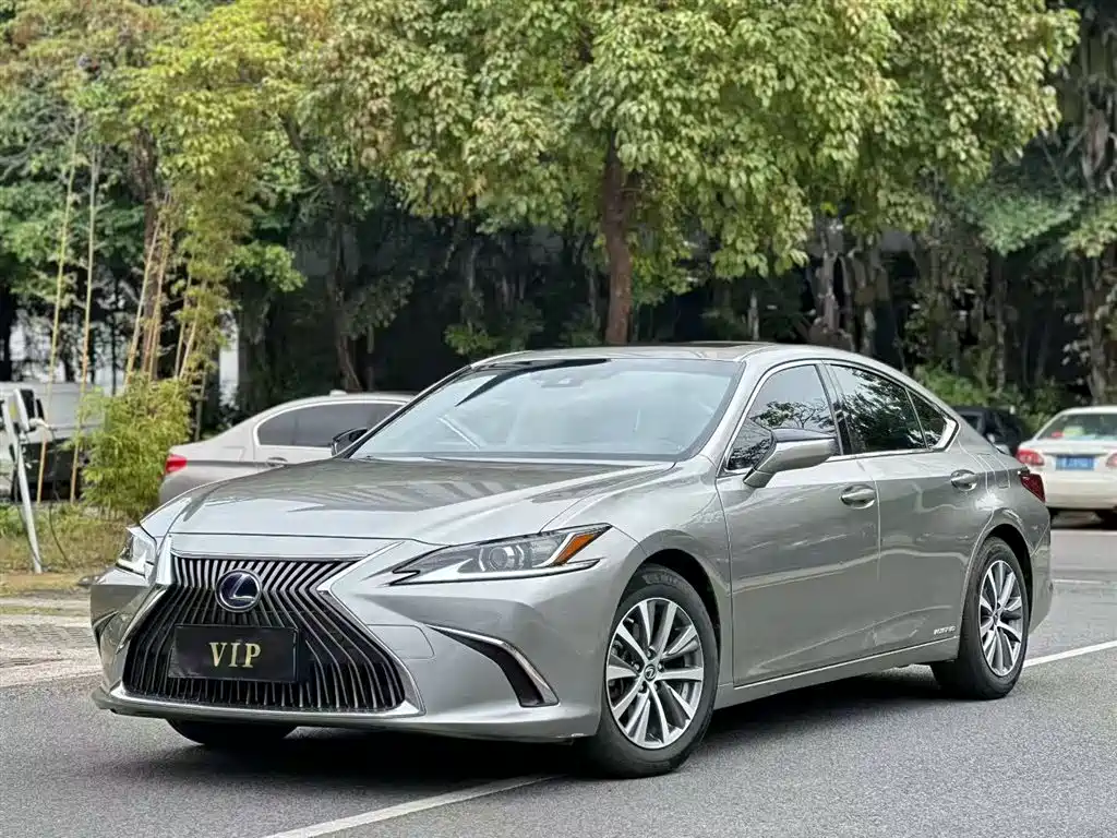 Lexus ES 2020