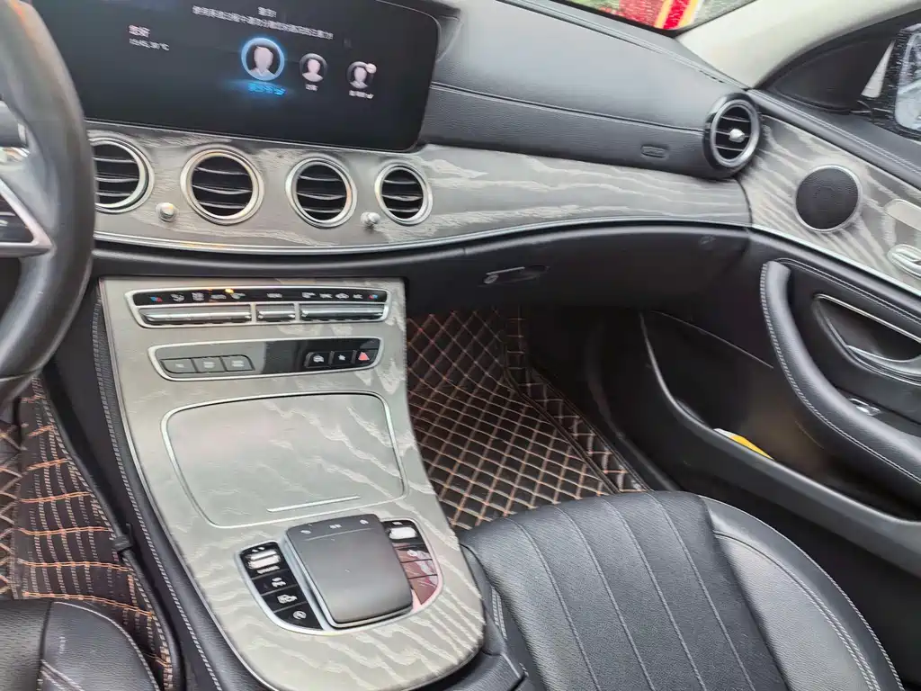 Mercedes-Benz E-Class — миниатюра 9