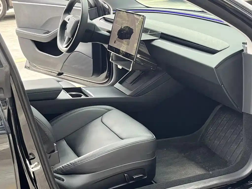 Tesla Model 3 — миниатюра 11