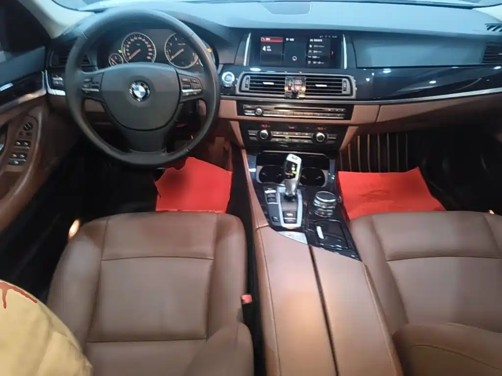 BMW 5 Series — миниатюра 10
